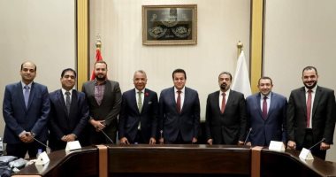 نقابة الأسنان تبحث مع وزير الصحة التحول الرقمى للمنشآت الطبية وتراخيص مزاولة المهنة