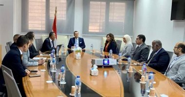وزير السياحة يعقد اجتماعا مع رئيس هيئة المتحف القومى للحضارة المصرية وقياداته