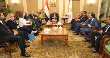وزير التعليم العالى يبحث إنشاء فرع لجامعة كوين البريطانية بالعاصمة الإدارية