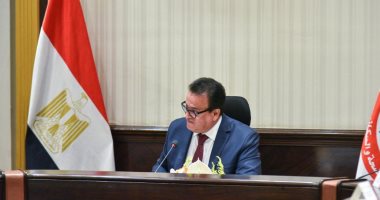 وزير الصحة يناقش خطة تطوير المعامل المركزية للارتقاء بجودة الخدمات