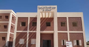 حياة كريمة تصنع نهضة حضارية فى الوادى الجديد.. العمل لا يتوقف فى 28 قرية وتابعا بالفرافرة.. نسبة الإنجاز فى قطاع الصحة 84% تضمنت تنفيذ مرافق إسعاف بنسبة 100%.. والمحليات والتعليم والمياه والزراعة 93% .. صور