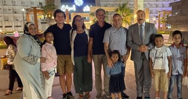 محافظ أسوان يرحب بفوج سياحى إيطالى ويتفقد أعمال التطوير