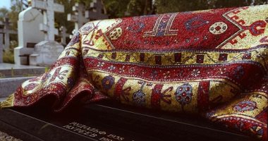 أغرب المقابر حول العالم.. على هيئة سجادة مزخرفة ومنازل ملونة