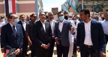 رئيس الوزراء يتابع تنفيذ مشروعات حياة كريمة بالفيوم.. فيديو وصور