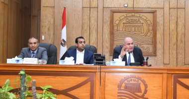 محافظ قنا يتابع الموقف التنفيذى لمشروعات حياة كريمة