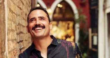 ظافر العابدين: كبرت على فكرة "الوسامة" والشعر الأبيض غزاني