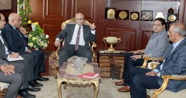محافظ بنى سويف يبحث إنشاء منطقة استثمارية على 147 فدانا للنباتات الطبية والعطرية
