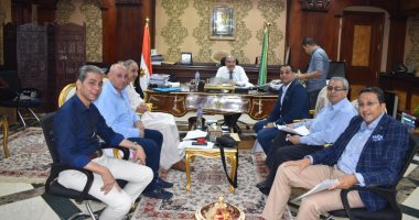 محافظ المنيا يناقش مع أعضاء النواب والشيوخ عددا من القضايا بالقطاعات الخدمية