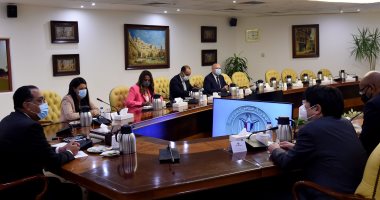 رئيس الوزراء يلتقي أعضاء من وفد البنك الدولي المشارك بمنتدى مصر للتعاون الدولي.. صور