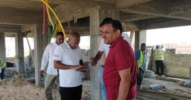 نائب محافظ أسوان يتفقد الأعمال بمحطة كهرباء مغذى توشكى