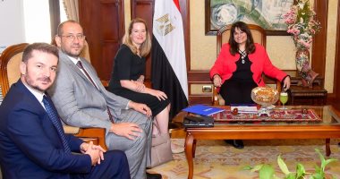 وزيرة الهجرة تبحث مع نائب مدير المنظمة الدولية للهجرة تعزيز التعاون 
