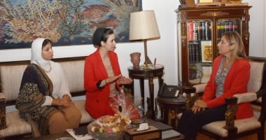 نيفين الكيلانى تستقبل وفد مؤسسة حياة كريمة.. صور