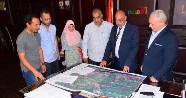 محافظ الأقصر يبحث موقف الأحوزة العمرانية والتجمعات السكنية بالمدن والقرى