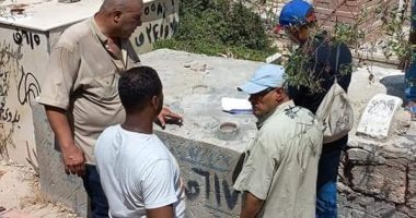 ترقيم المقابر بحى المنتزه أول بالإسكندرية منعًا لاستغلالها.. صور