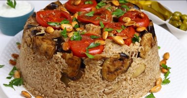 طريقة عمل الأرز باللحم المفروم والباذنجان.. أكلات زمان بطعم شهى