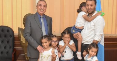 محافظ الإسكندرية يستقبل أطفال حريق شقة العجمى بعد تماثلهم للشفاء