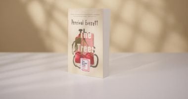 "الأشجار".. رواية العصور الوسطى وثقافة البوب تصل إلى القائمة القصيرة للبوكر