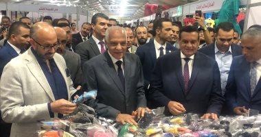 وزير التنمية المحلية يفتتح معرض "أهلا مدارس" فى الجيزة بتخفيضات تصل لـ30% ..صور