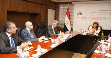 وزيرة التخطيط والرئيس التنفيذى للمؤسسة الدولية الإسلامية يبحثان سُبل تعزيز التعاون