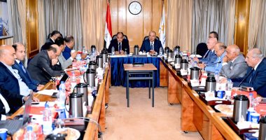 وزير الصناعة: توجيهات للتنمية الصناعية بالالتزام بمنح التراخيص فى المدد المحددة