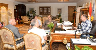محافظ أسيوط يواصل لقاءاته الدورية بأعضاء مجلسى النواب والشيوخ