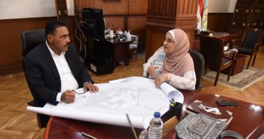 محافظ مطروح يناقش الحيز العمرانى لمدينة النجيلة.. صور