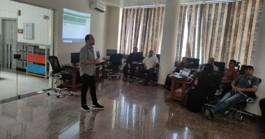دورات تدريبية لتأهيل العاملين بالمراكز التكنولوجية لإصدار تراخيص المحال بدمياط