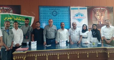 ندوة تثقيفية للتعريف بمنظومة التأمين الصحى الشامل فى القرنة بالأقصر.. صور