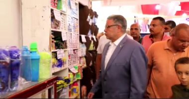 البحر الأحمر تستعد للعام الدراسى الجديد.. لجان بيئة للتأكيد على سلامة خزانات المياه وملصقات التوعية والمخلفات الصلبة داخل المدارس.. افتتاح معرض أهلا مدارس بأسعار مخفضة.. وحظر استغلال أسوار المدارس فى الإعلانات