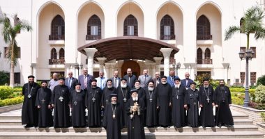 البابا تواضروس يستقبل الأنبا أنيانوس وكهنة بنى مزار