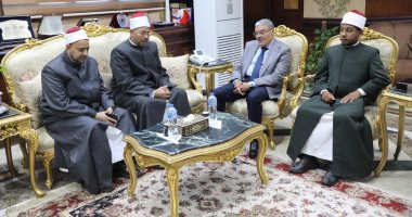 محافظ المنيا يستقبل وفد قافلة "الدعوة" بمركز البحوث الإسلامية لدعم الفكر الوسطى