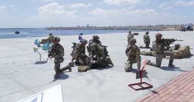 القوات البحرية المصرية والأمريكية تنفذان تدريب SOF-10 بنطاق الأسطول الشمالى