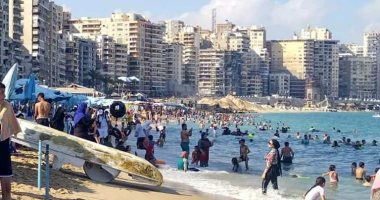انتهاء نوة "غسيل البلح" بالإسكندرية.. وتحذيرات من شواطئ العجمى.. صور