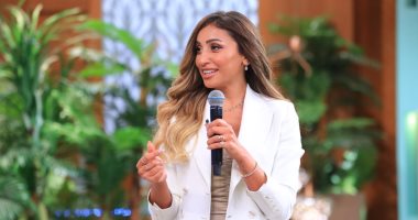 دينا الشربينى تغنى "برج الحوت" فى استوديو "معكم منى الشاذلى".. فيديو