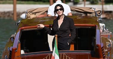 مونيكا بيلوتشى من الريد كاربت لرحلة بحرية بمهرجان فينسيا في 5 صور