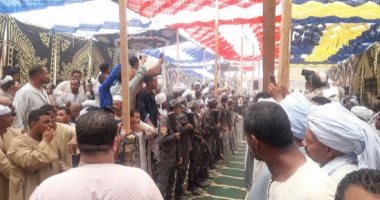 "الكفن" ينهى خصومة ثأرية فى مهدها بين قبيلتى الجعافرة والعبابدة بأسوان.. صور