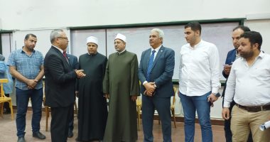 رئيس جامعة الأزهر يتفقد لجان امتحانات كلية طب بنين بالقاهرة