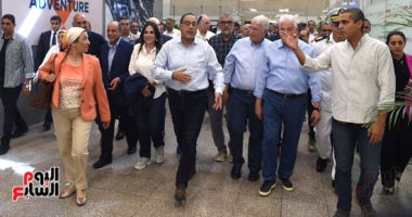 رئيس الوزراء يتفقد مشروع تطبيقات الهوية البصرية بمطار شرم الشيخ