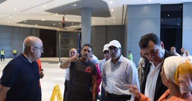 رئيس الوزراء يتفقد قاعة مؤتمرات قمة المناخ بشرم الشيخ     