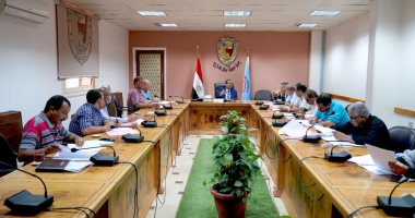 رئيس جامعة سوهاج يناقش تعديلات البرنامج التكاملي بنظام الساعات بمصروفات كلية الطب