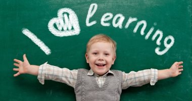 المدارس قربت.. إزاى تخلى طفلك يحب المدرسة ويواظب على الحضور؟