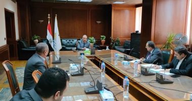 ‫وزير الرى يناقش إجراءات التقييم المرحلية لمشروع تبطين الترع