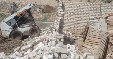 إزالة تعديات على أملاك الرى بمركز العياط بالجيزة