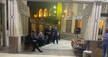 عمر عبد العزيز ومحسن أحمد يقدمان واجب العزاء فى المخرج طارق هاشم