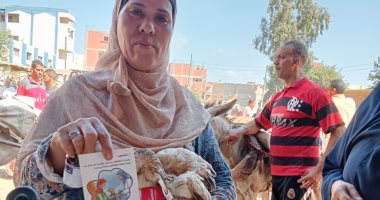 فحص 329 حيوانا و 3200 طائر خلال قافلة بيطرية فى المحلة بالغربية.. صور