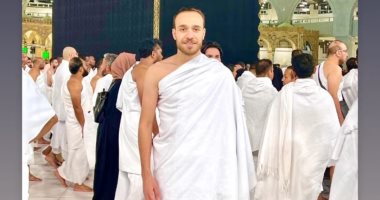محمد عنتر لاعب المصرى يستغل الإجازة لأداء مناسك العمرة