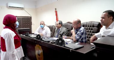 رئيس جامعة سوهاج يشهد المقابلات الشخصية للمتقدمين لمدرسة التدريب المزدوج