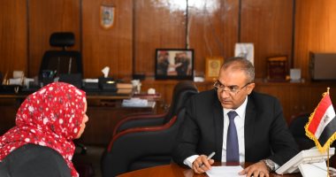 محافظ قنا يواصل استقبال المواطنين بمكتبه للاستماع لشكاواهم