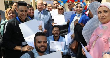 محافظ القاهرة يسلم 14 مشروعا و9 شيكات لبدء المشروعات الصغيرة