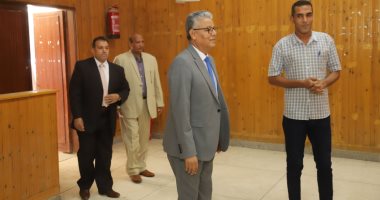 رئيس جامعة جنوب الوادي يتفقد أعمال امتحانات الدور الثانى بـ 3 كليات